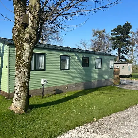 28 The Beeches